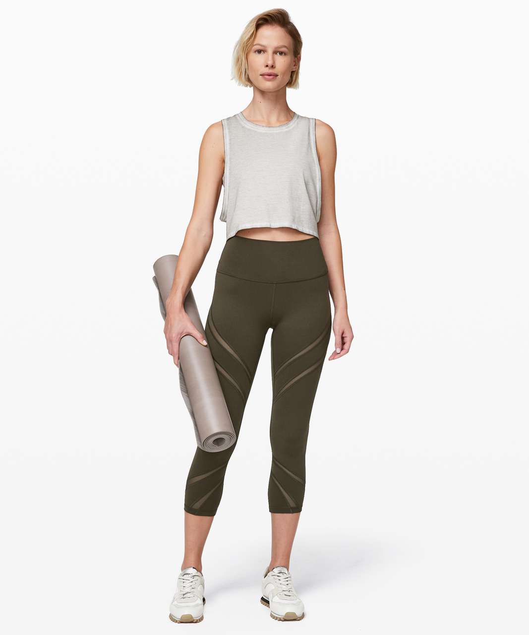 Energetic Edge Crop Tank (Black Reflective) and Aligns (Dark Olive). This  is what the reflective element looks like when you shine light on it! : r/ lululemon