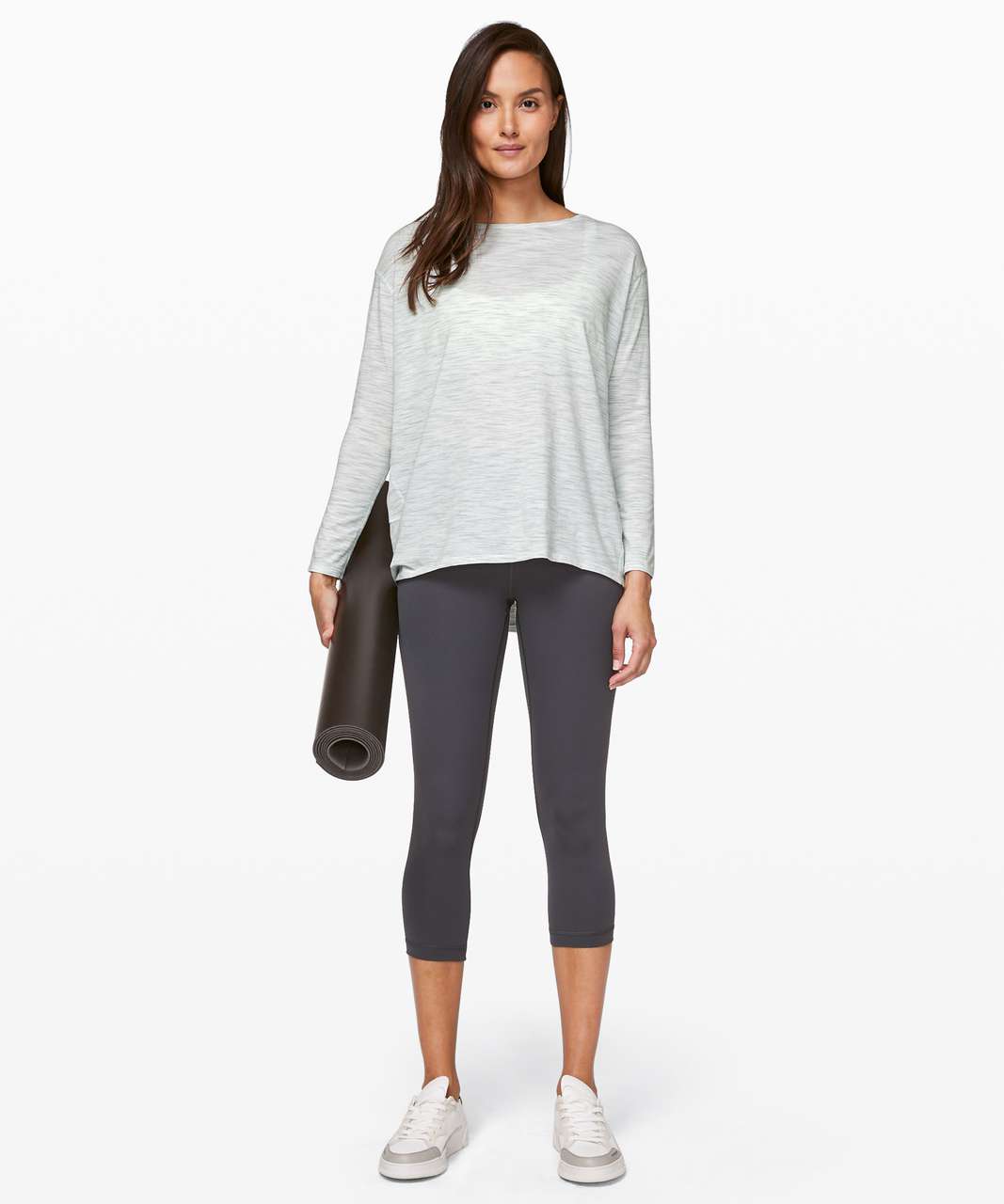 https://storage.googleapis.com/lulu-fanatics/product/47960/1280/lululemon-back-in-action-long-sleeve-3-colour-space-dye-ice-grey-alpine-white-032712-275696.jpg