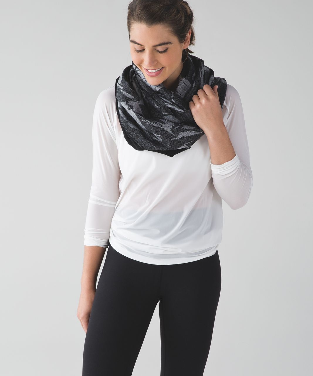 Lululemon Lotus Scarf - Staggered Jag Jacquard White Black