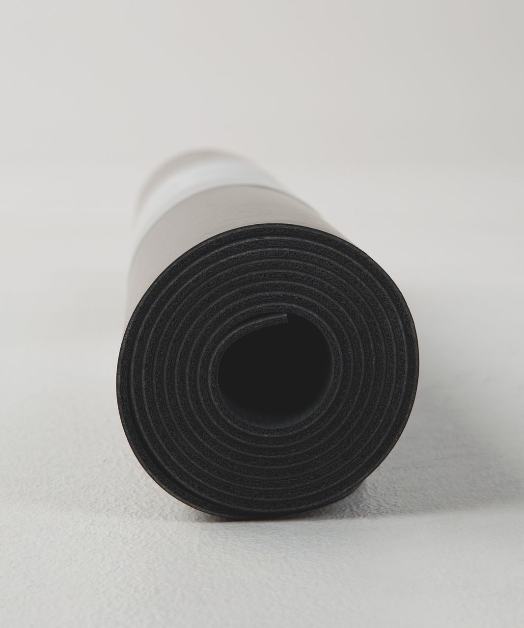 BN Lululemon black 3mm reversible yoga mat, Sports Equipment