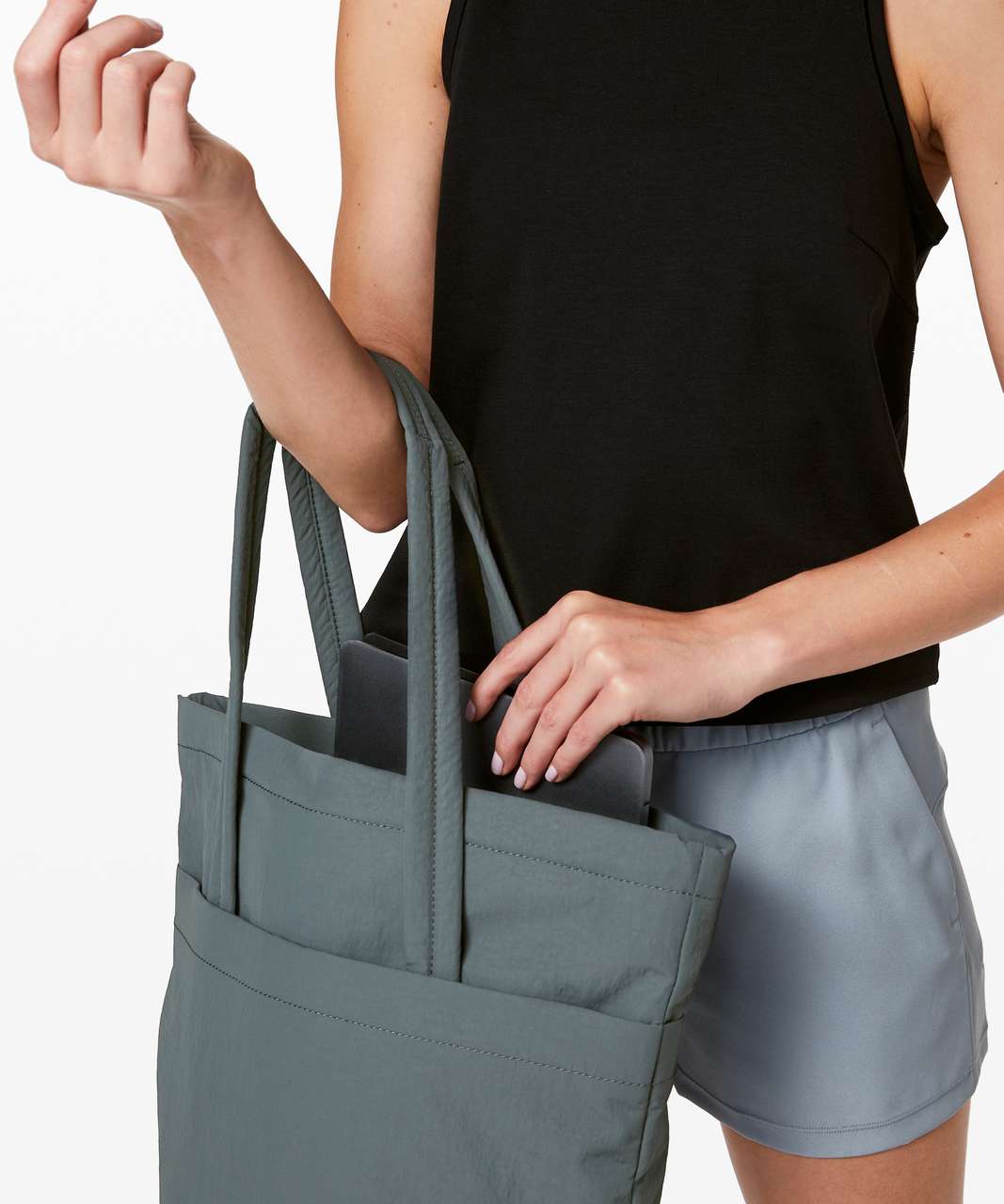 lululemon on my level tote review