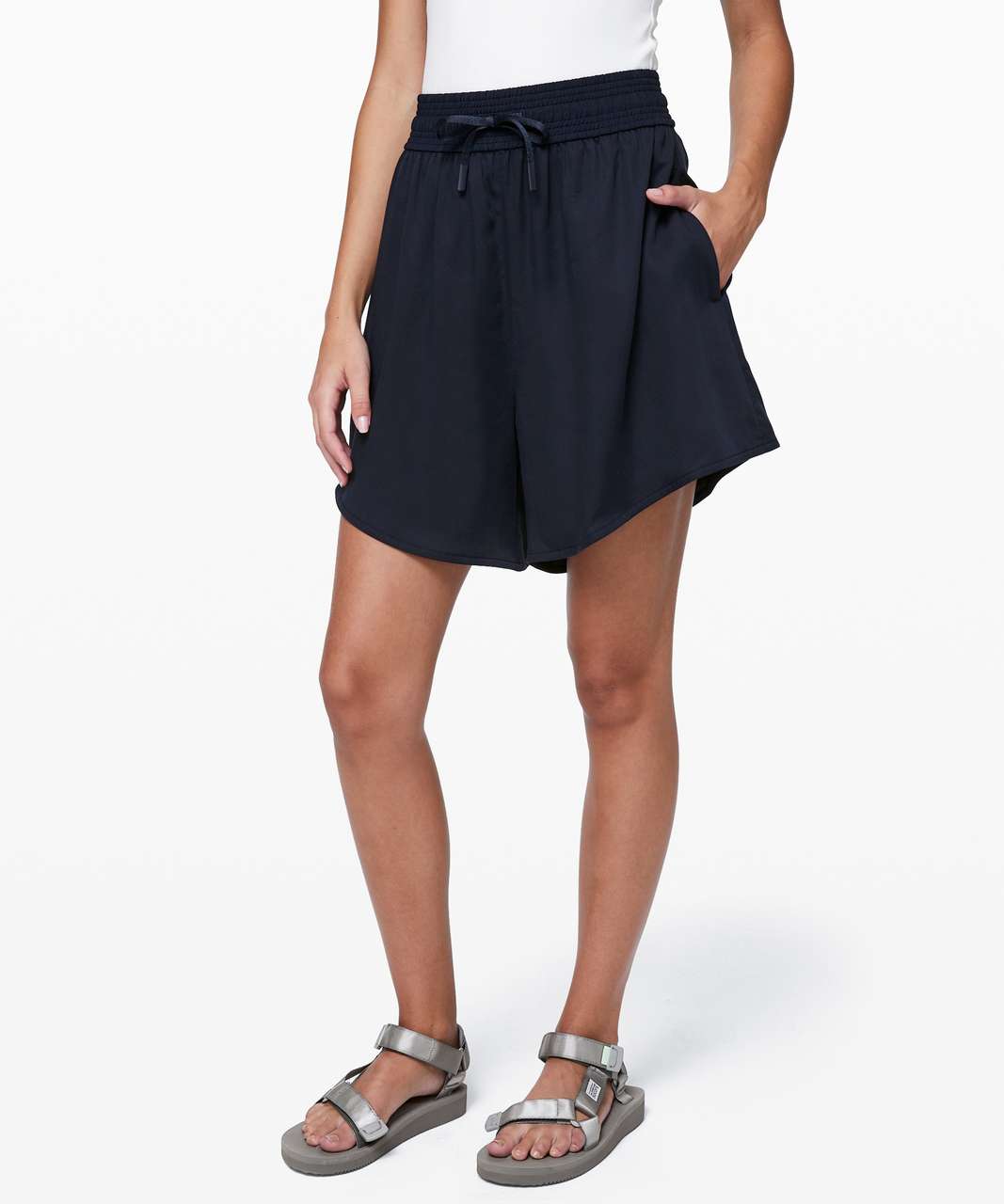 Lululemon Feeling Femme Short 5" - True Navy