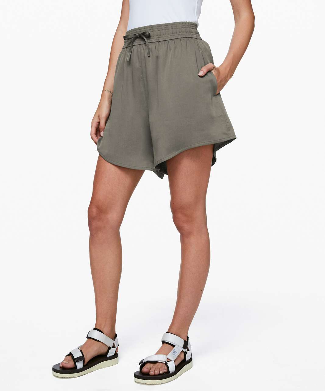 Lululemon Feeling Femme Short 5.5" - Grey Sage