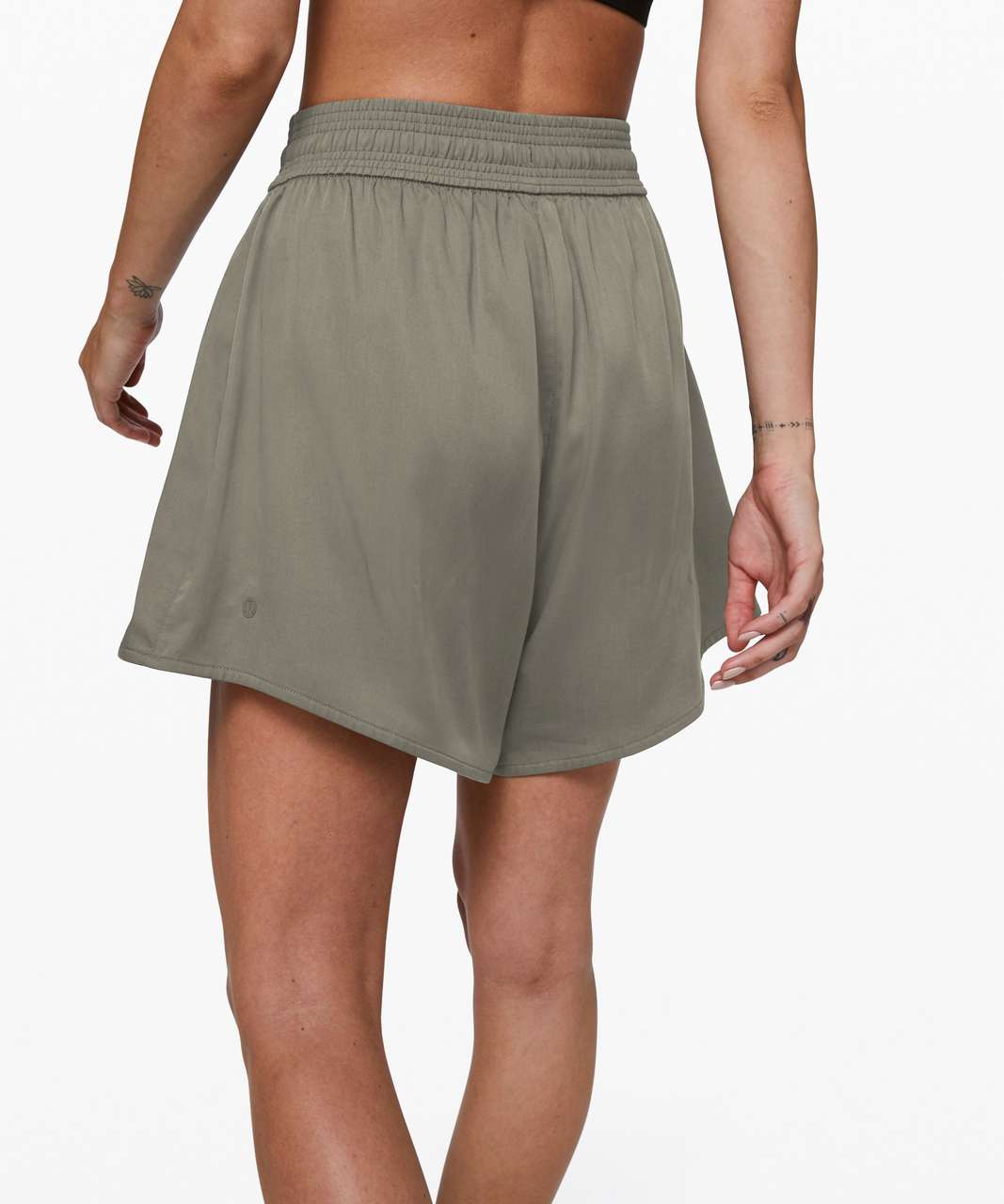 Lululemon Feeling Femme Short 5.5" - Grey Sage