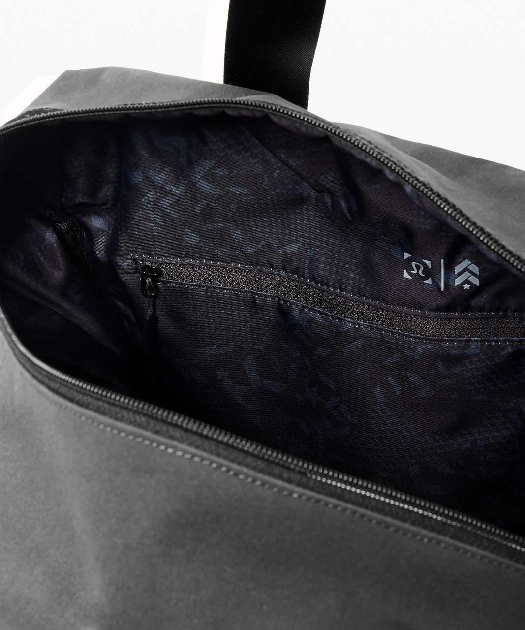 Lululemon Command The Day Duffel *lululemon X Barrys - Obsidian