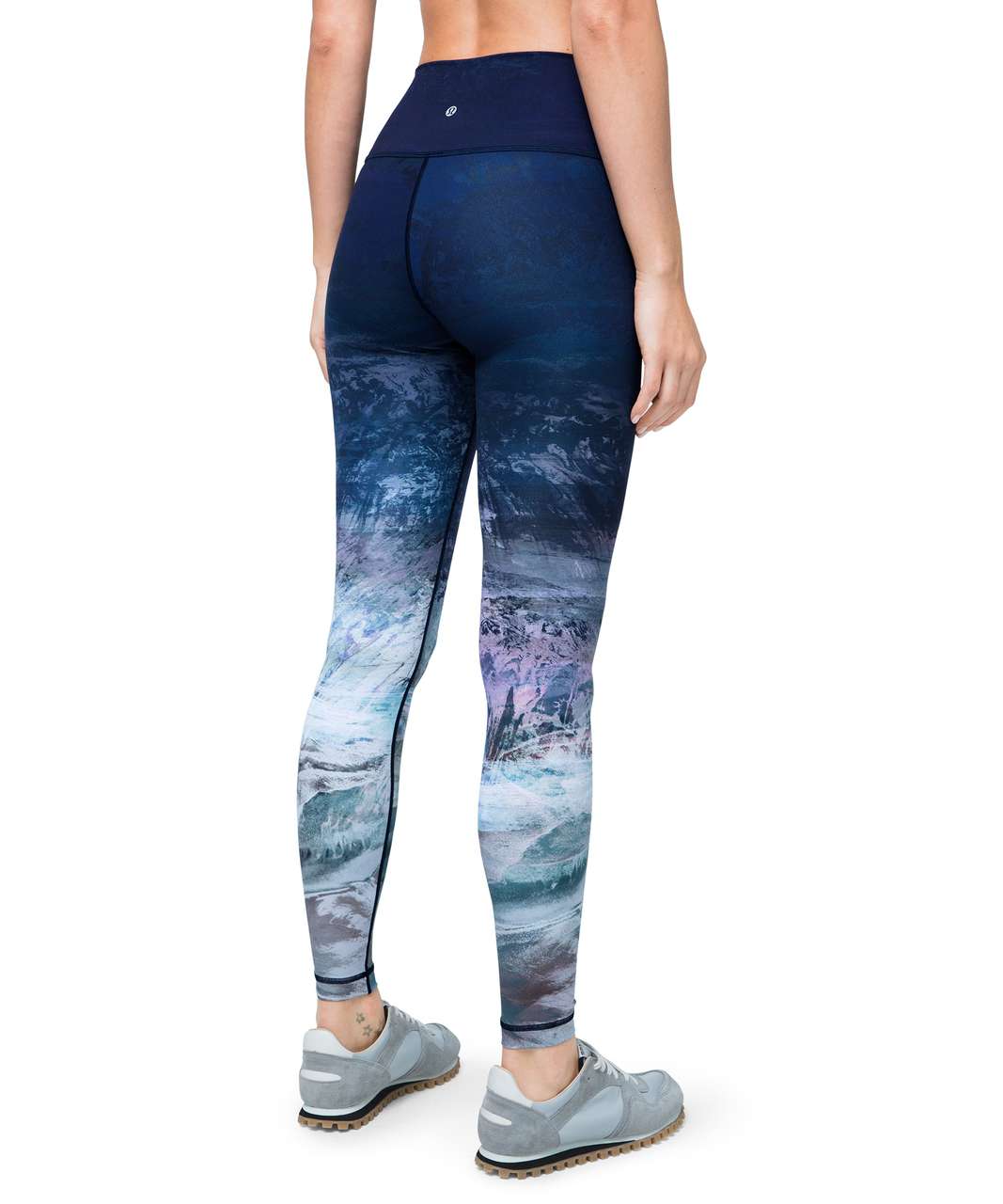 https://storage.googleapis.com/lulu-fanatics/product/49189/1280/lululemon-wunder-under-high-rise-tight-engineered-full-on-luxtreme-28-panorama-wunder-under-high-rise-tight-040850-282425.jpg