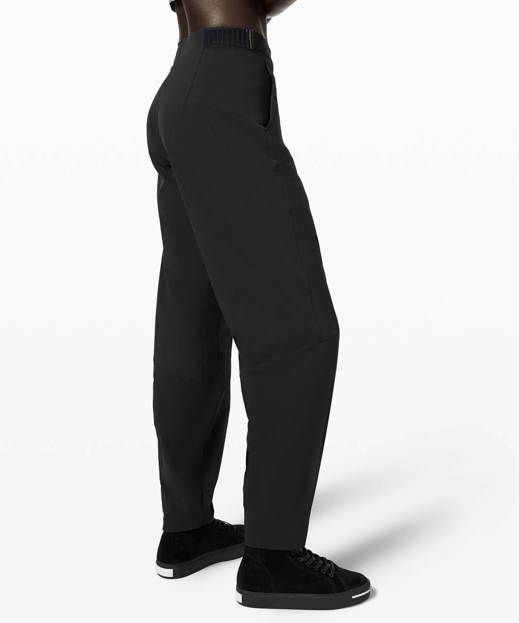 https://storage.googleapis.com/lulu-fanatics/product/49828/1280/lululemon-esker-wide-leg-lululemon-lab-black-0001-285730.jpg