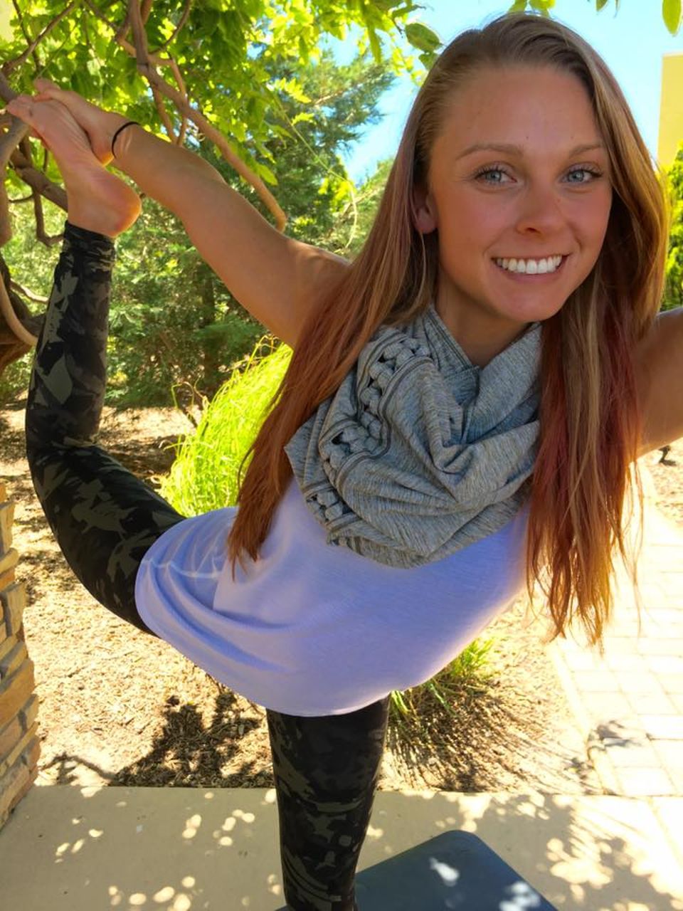 Lululemon Trapeze Twist Tank - Heathered White