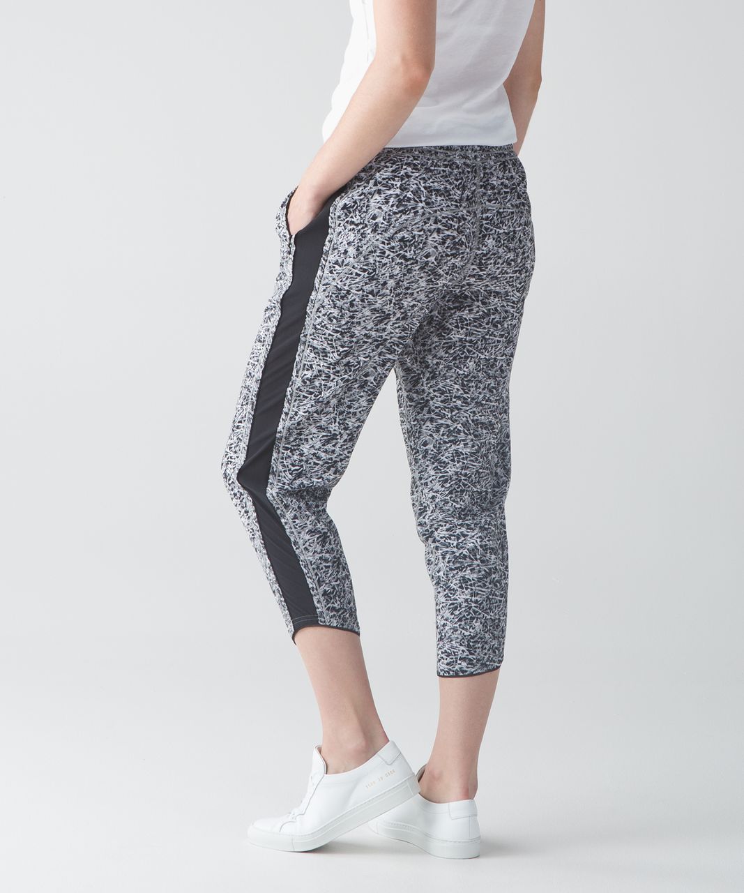 Lululemon For Love Crop - Mini Ripple White Seal Grey / Black