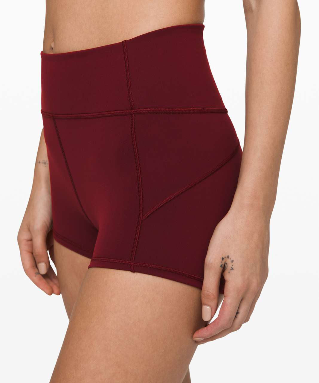 Lululemon In Movement Short *Everlux 2.5" - Deep Rouge