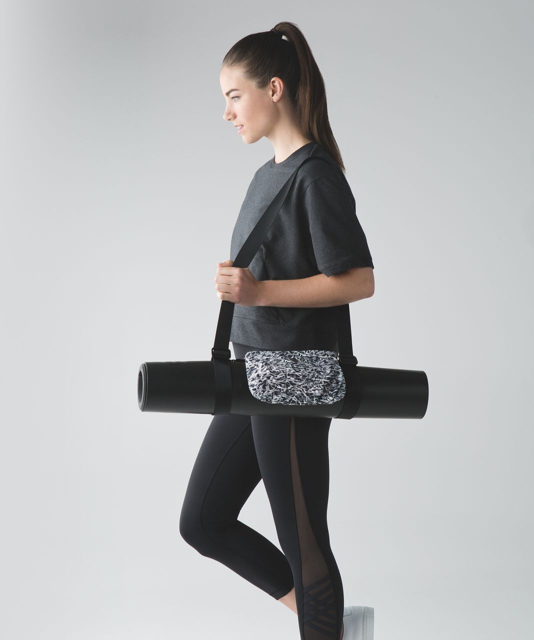 Lululemon Essential Mat Carrier - Ripple Seal Grey Black