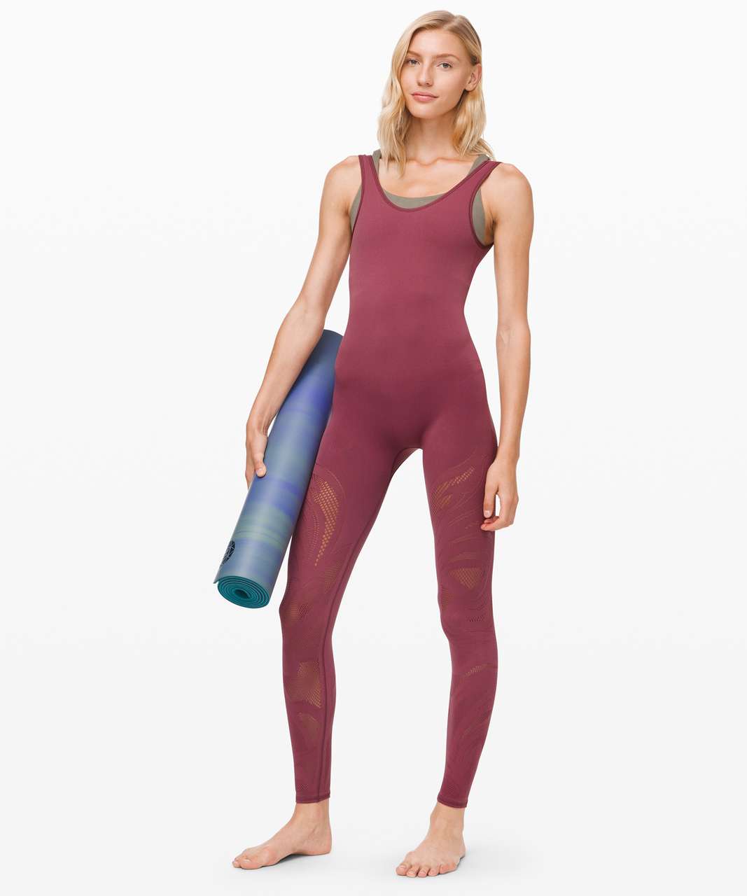 https://storage.googleapis.com/lulu-fanatics/product/50548/1280/lululemon-reveal-onesie-en-avante-plumful-039870-289593.jpg