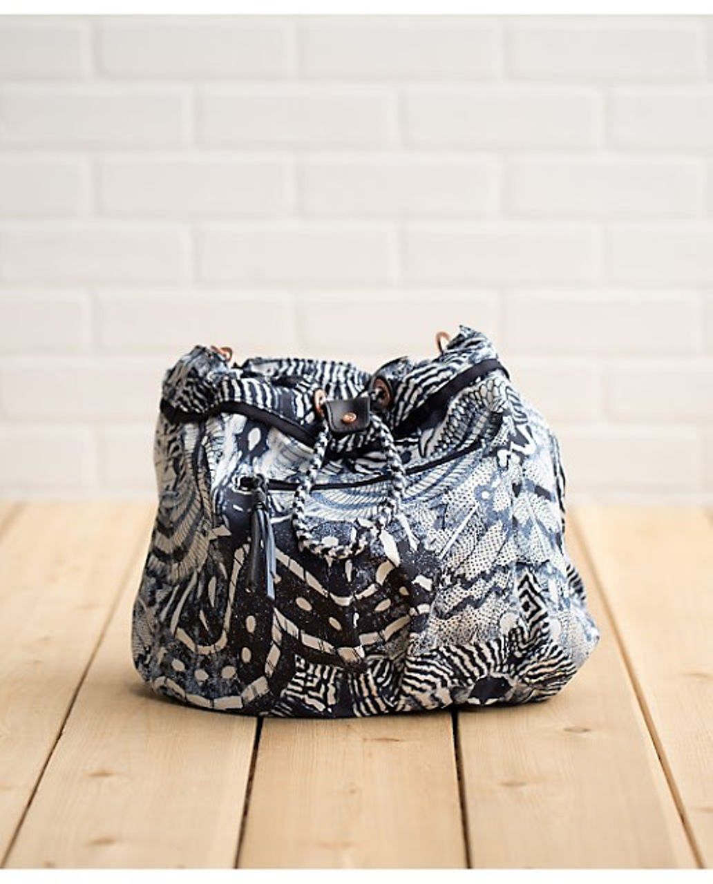 Lululemon Diversity Bag - Winged Mosaic White Naval Blue / Naval Blue