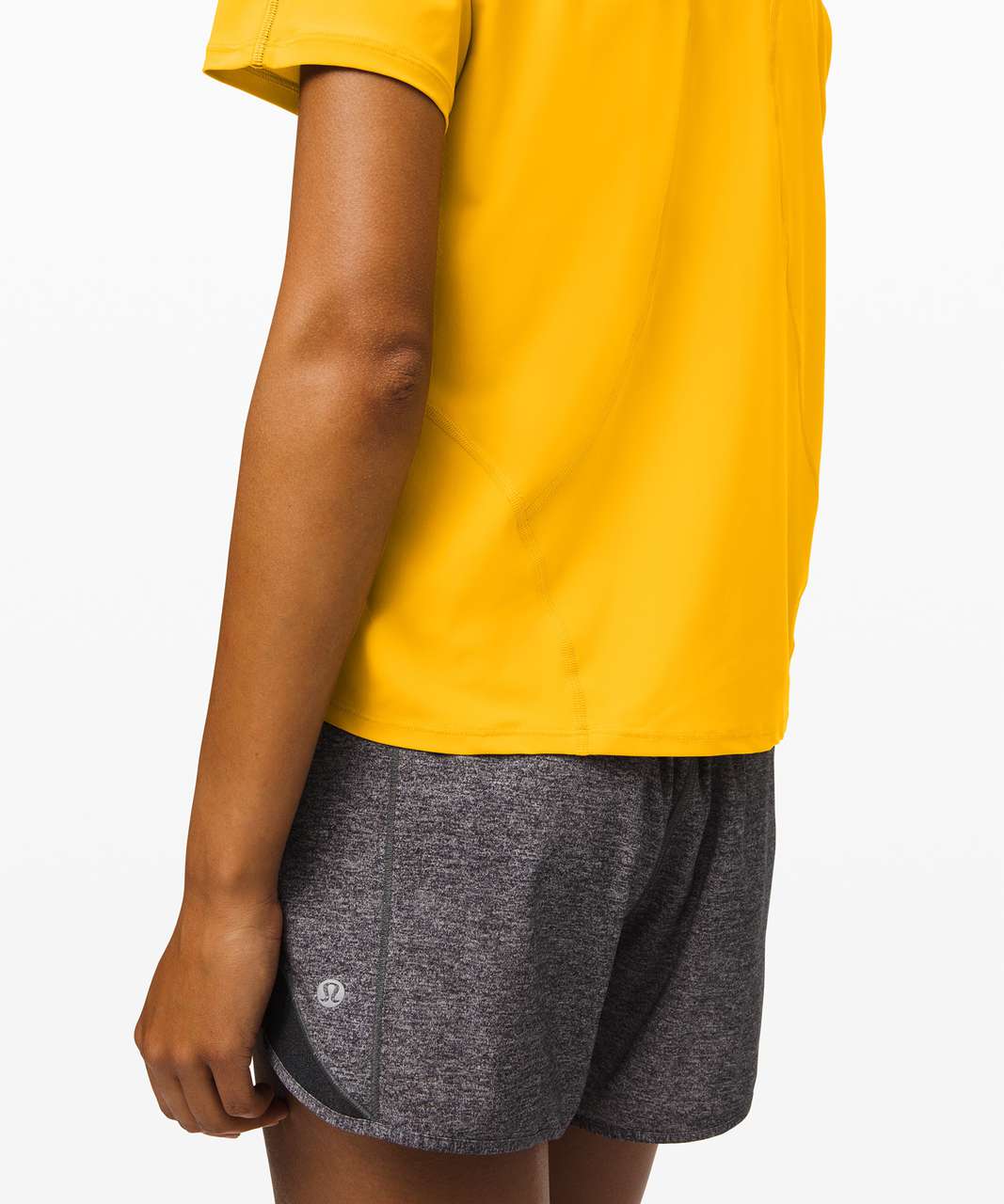 Lululemon Outrun the Heat Short Sleeve - Honeycomb