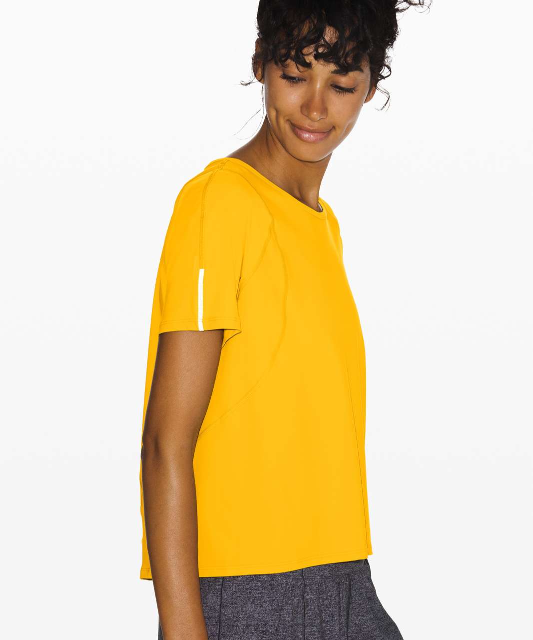 Lululemon Outrun the Heat Short Sleeve - Honeycomb