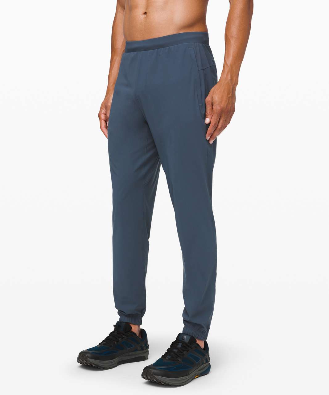The Surge Joggers walk so we could run. #lululemon #surgejoggers