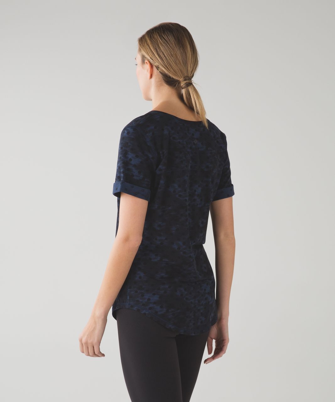 Lululemon Love Tee II - Windy Blooms Deep Navy Black