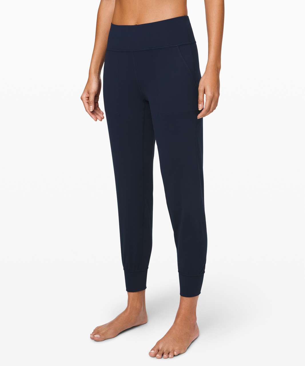 Took a chance on Align joggers in true navy (10): I never knew comfort  before now 👏 I sized up from my usual leggings size (8) to my shorts size ( 10)! : r/lululemon