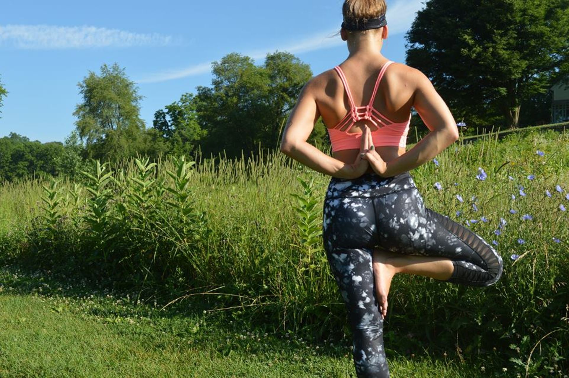 Lululemon Sunshine Salutation Bra - Grapefruit