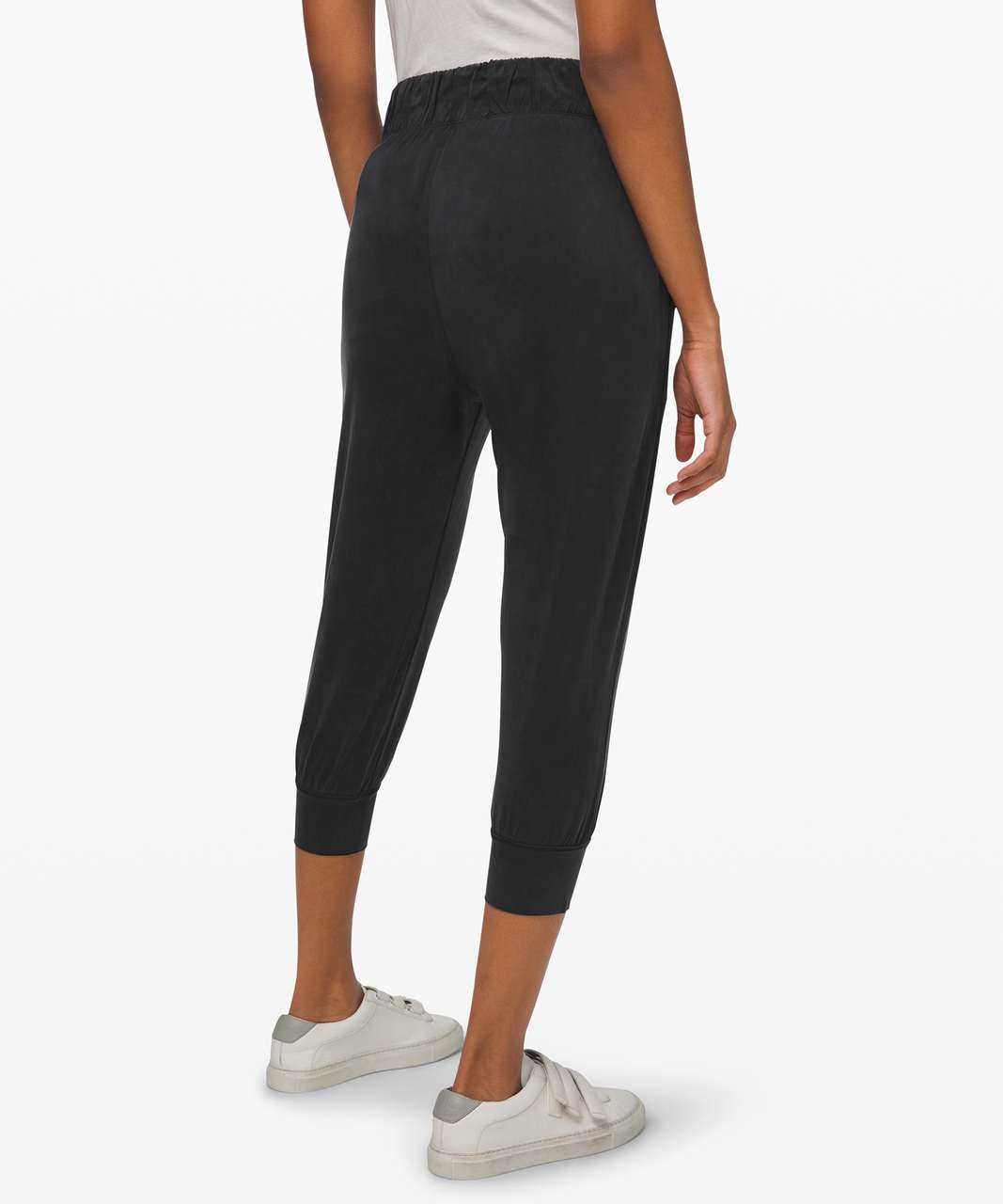 Lululemon wanderer jogger crop black size 2, Women's Fashion, Activewear on  Carousell