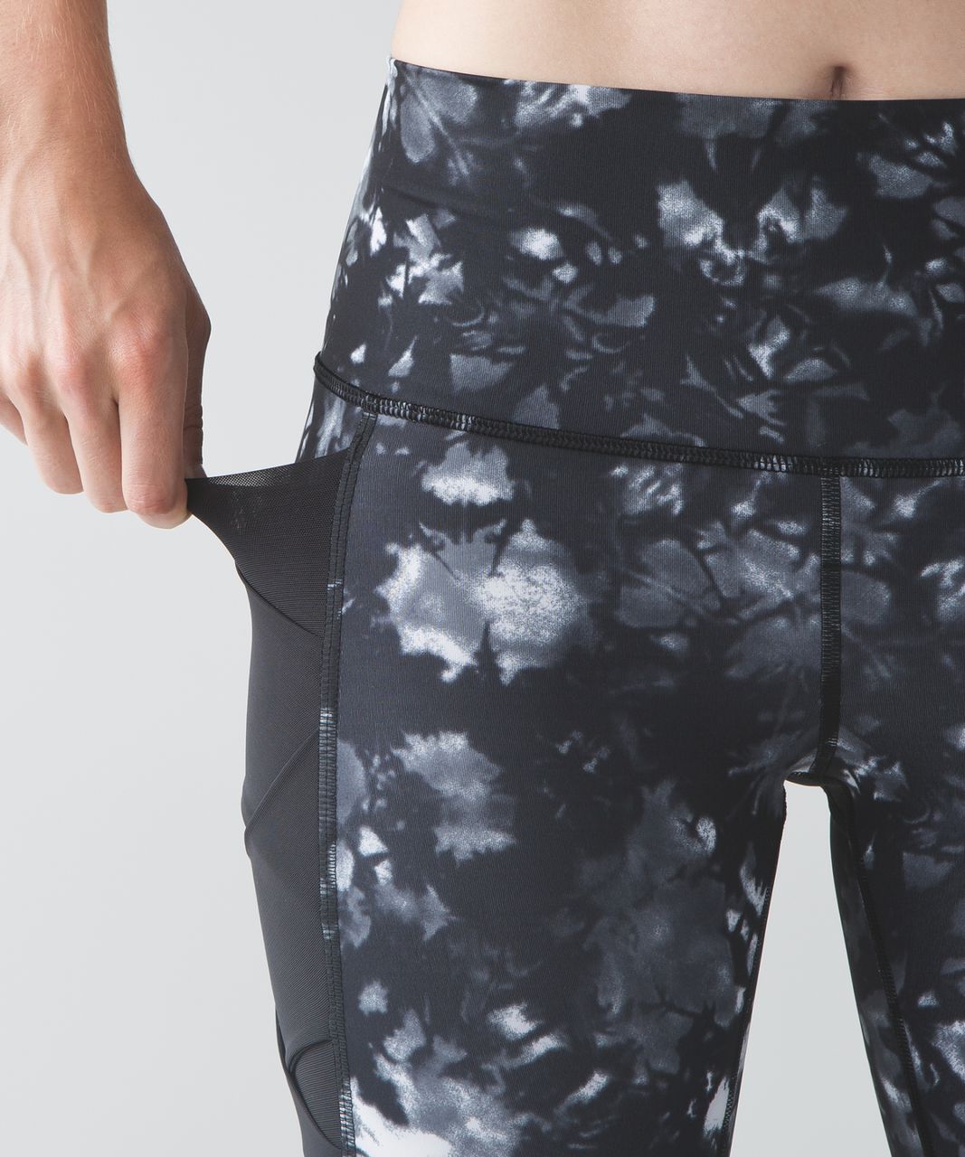 Lululemon Rise and Flow Pant (Full-On Luxtreme) - Dusk Dye White Black / Black