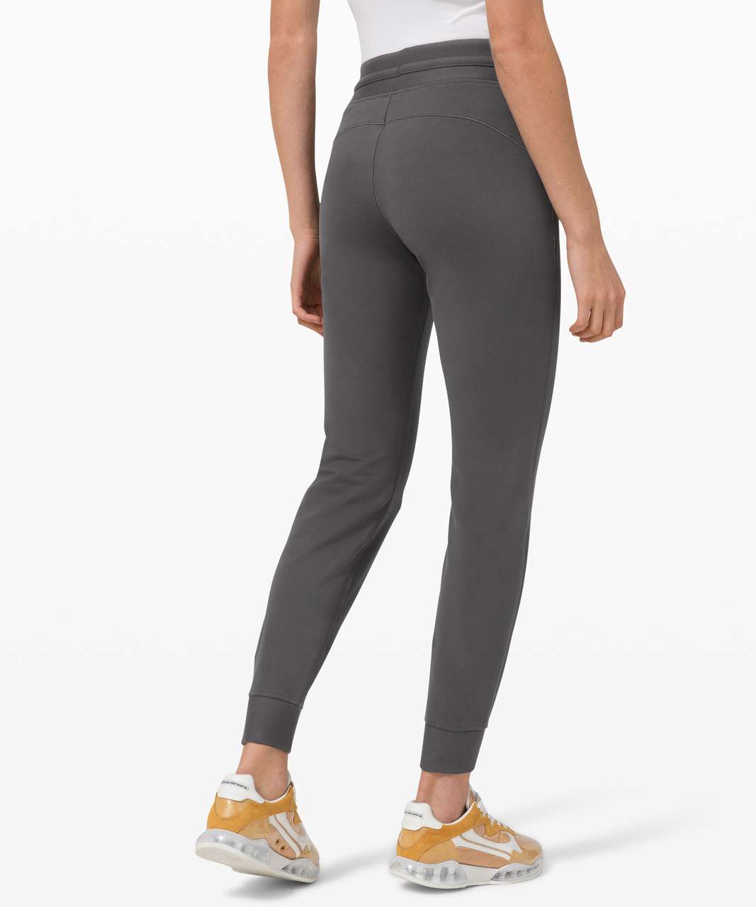 LULULEMON Gray Jogger Size 12 (L) Activewear Bottoms – ReturnStyle