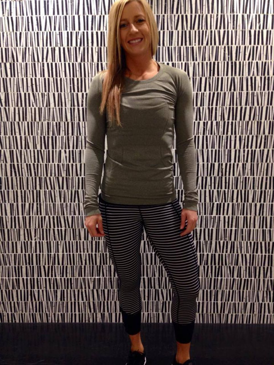 Lululemon Size 8 Runday Crop Parallel Stripe Leggings White Black Zipped  Hem Lux