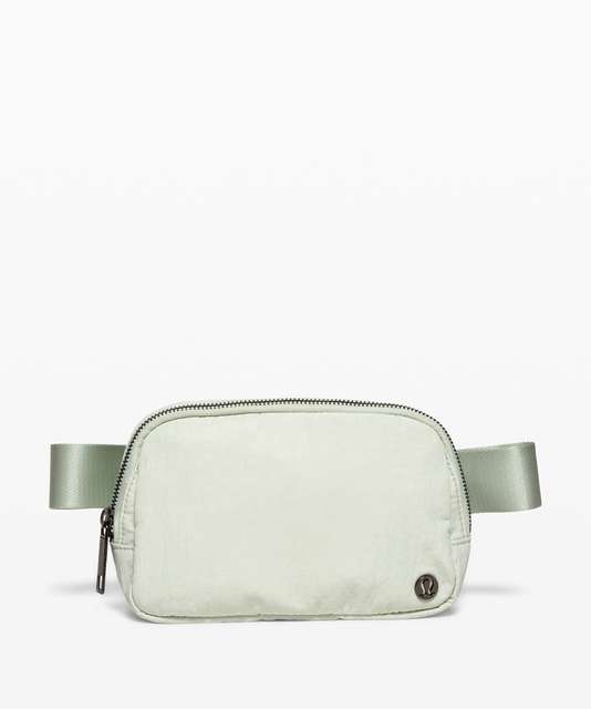 Lululemon Athletica Everywhere Belt Bag 1L (White), White Opal