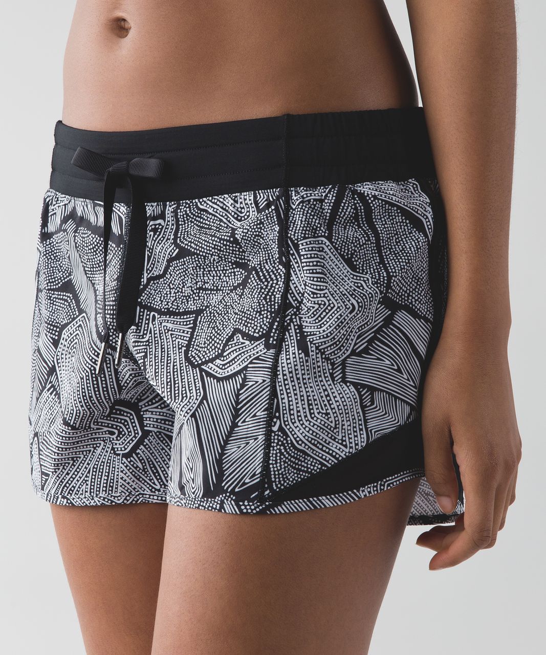 Lululemon Hotty Hot Short (Long) - Dottie Tribe White Black / Black