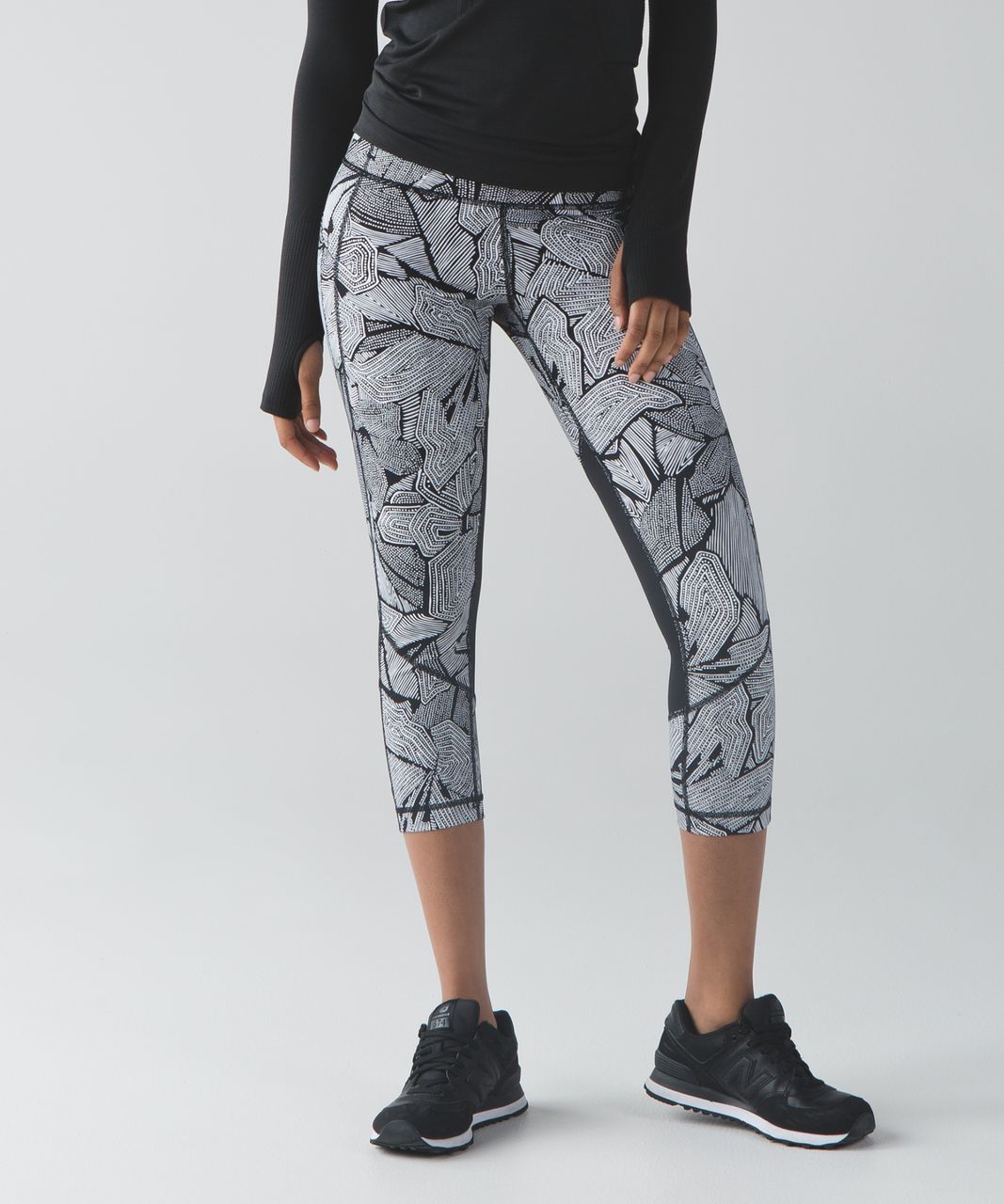 https://storage.googleapis.com/lulu-fanatics/product/5357/1280/lululemon-pace-rival-crop-full-on-luxtreme-dottie-tribe-white-black-024740-18703.jpg