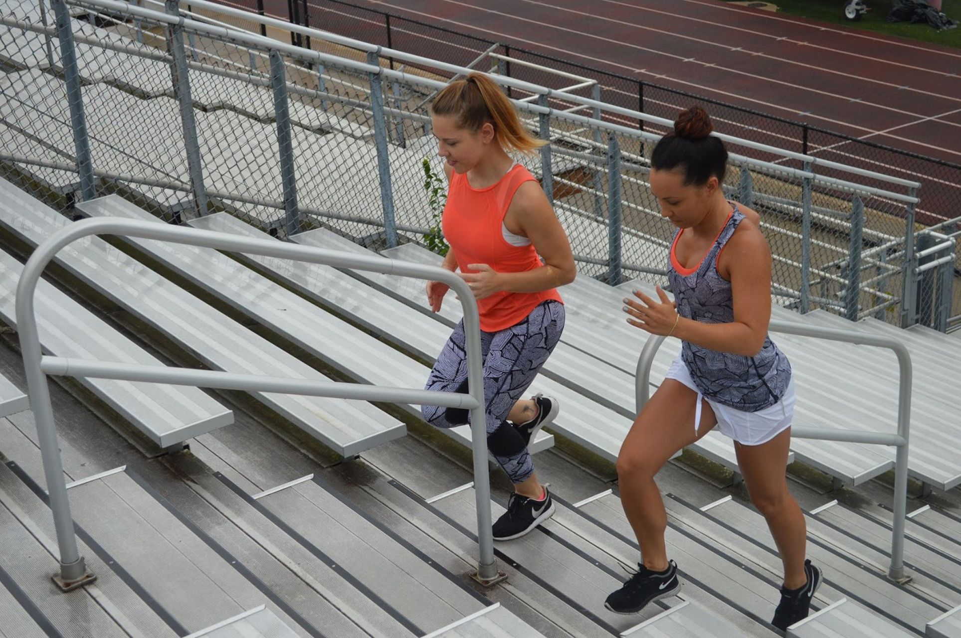 Lululemon Pace Rival Crop. Dottie Tribe White Black. Collector's print.  EUC!