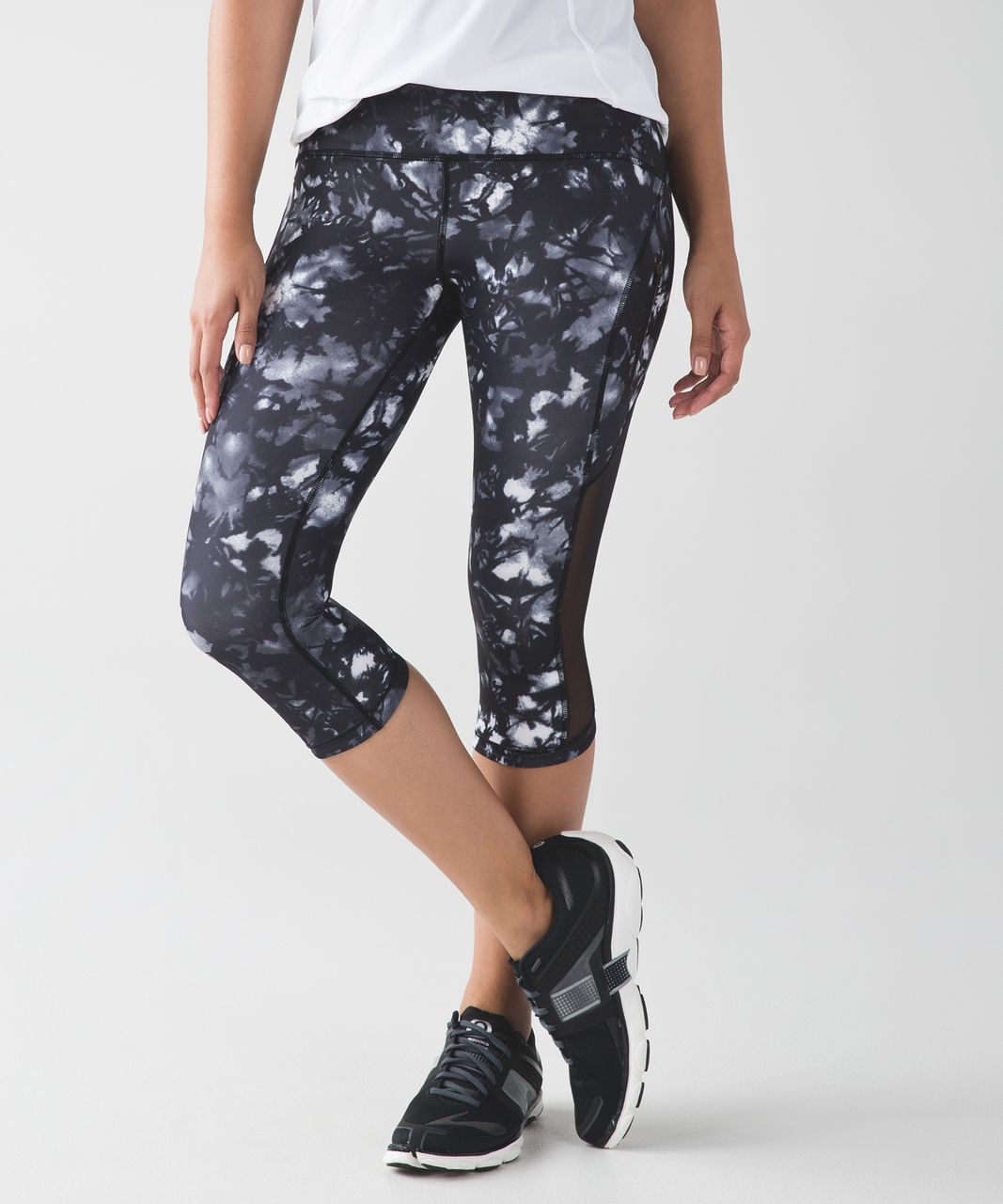 Lululemon Sun Runner Crop - Dusk Dye White Black / Black