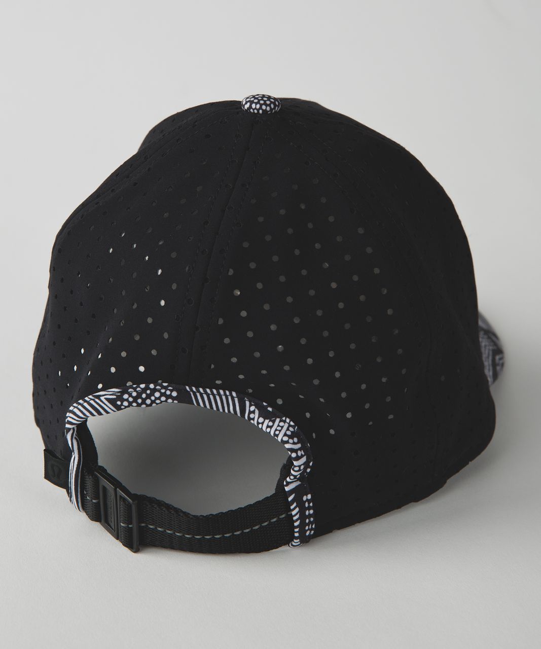 Lululemon Baller Hat (Perforated) - Black / Dottie Tribe White Black