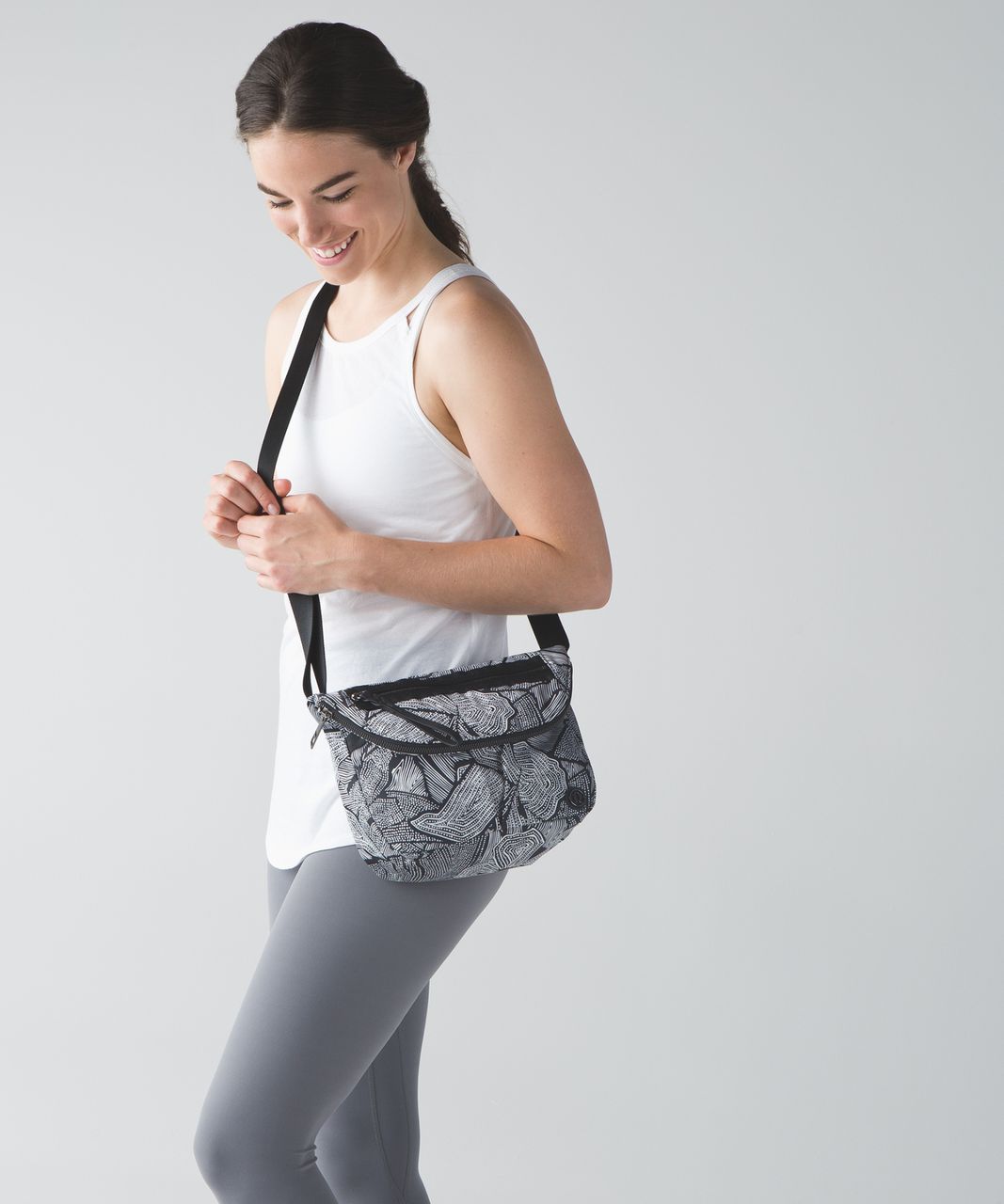 Lululemon Festival Bag II *5L - Dottie Tribe White Black