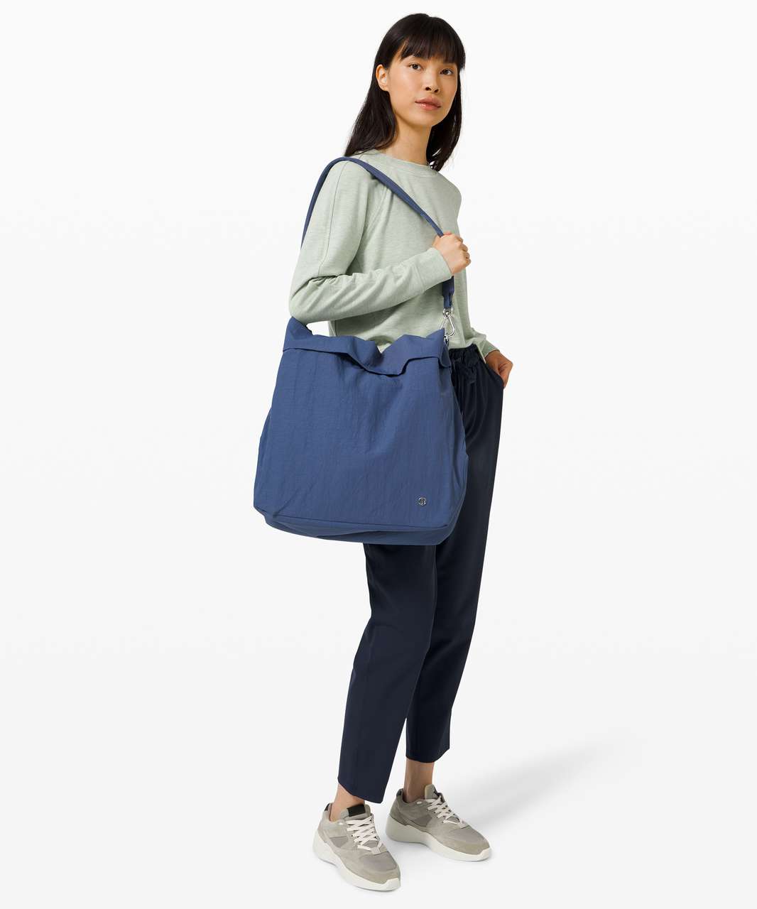 lululemon slouchy tote