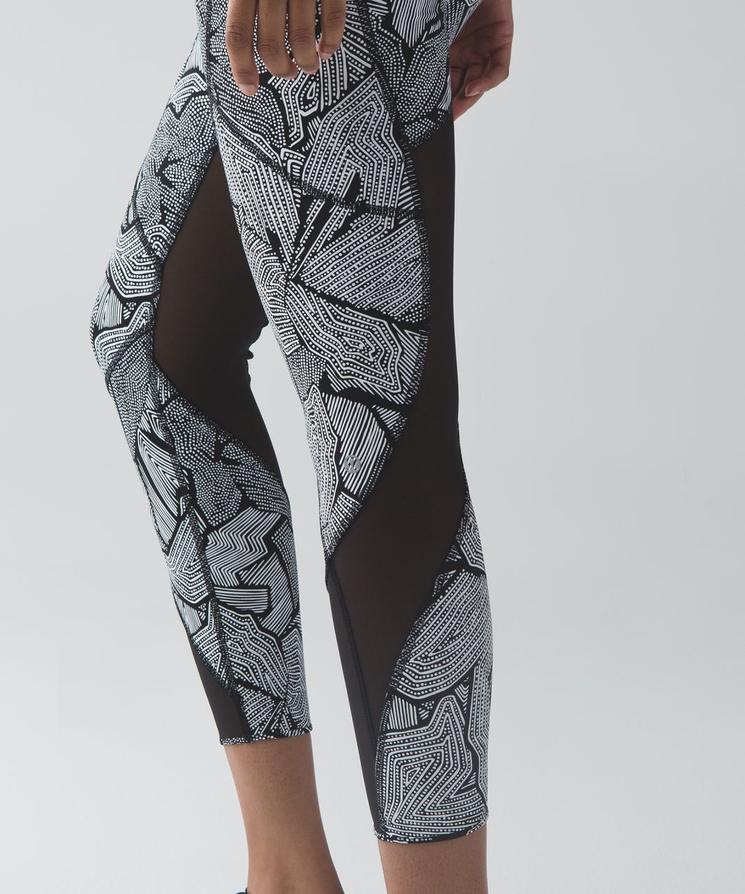 Lululemon Goal Crusher 7/8 Tight - Dottie Tribe White Black / Black