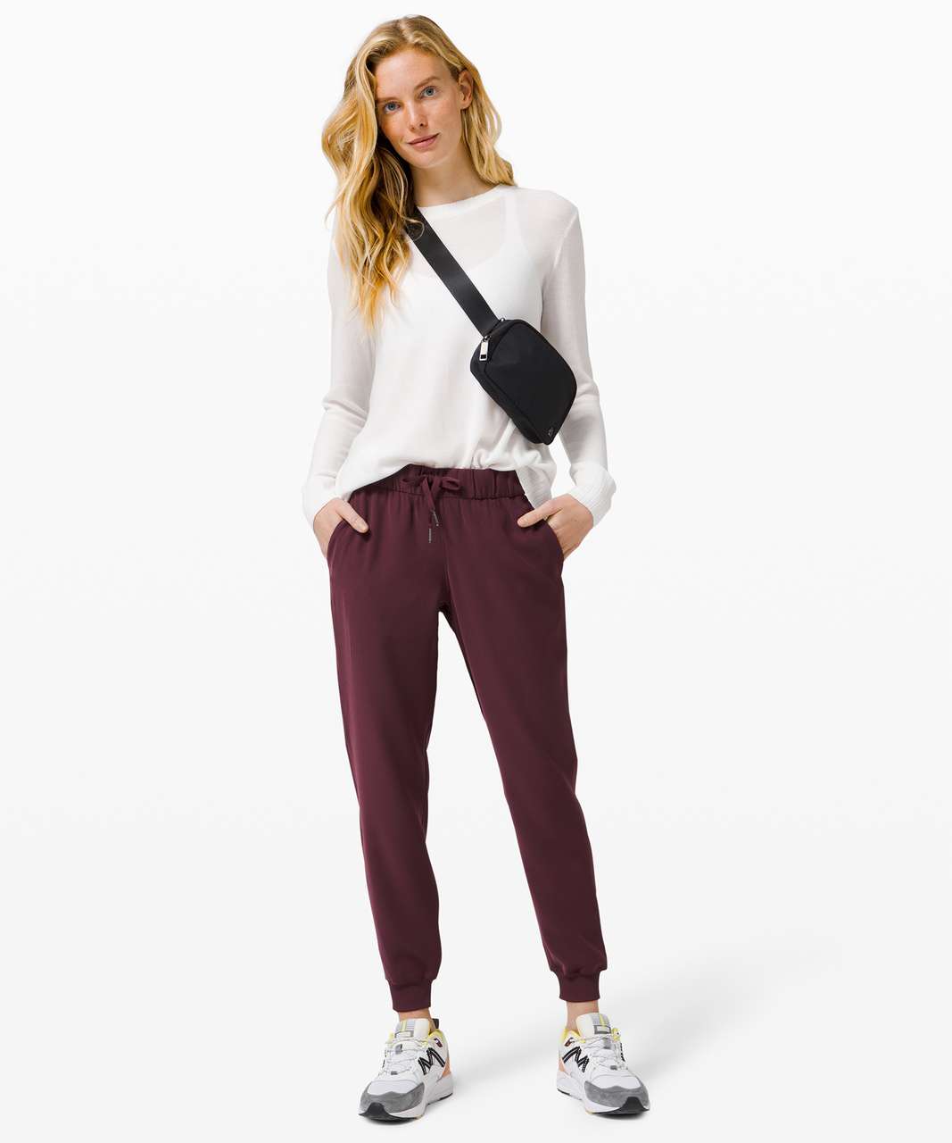 Lululemon On the Fly Jogger *Woven - Cassis