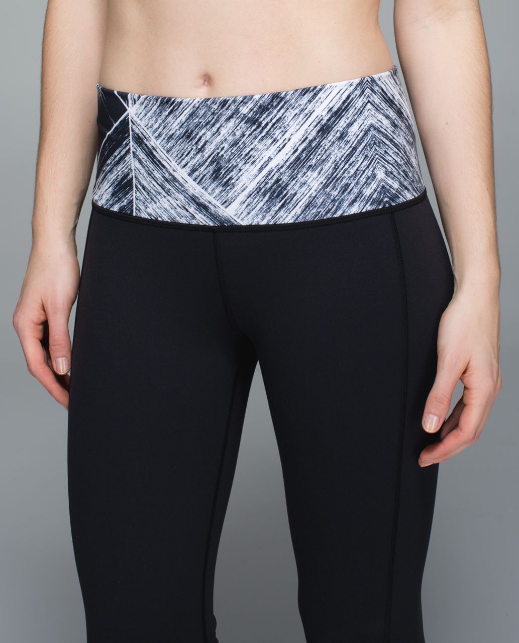 Lululemon Skinny Groove Pant II (Roll Down) - Black / Heat Wave White Black