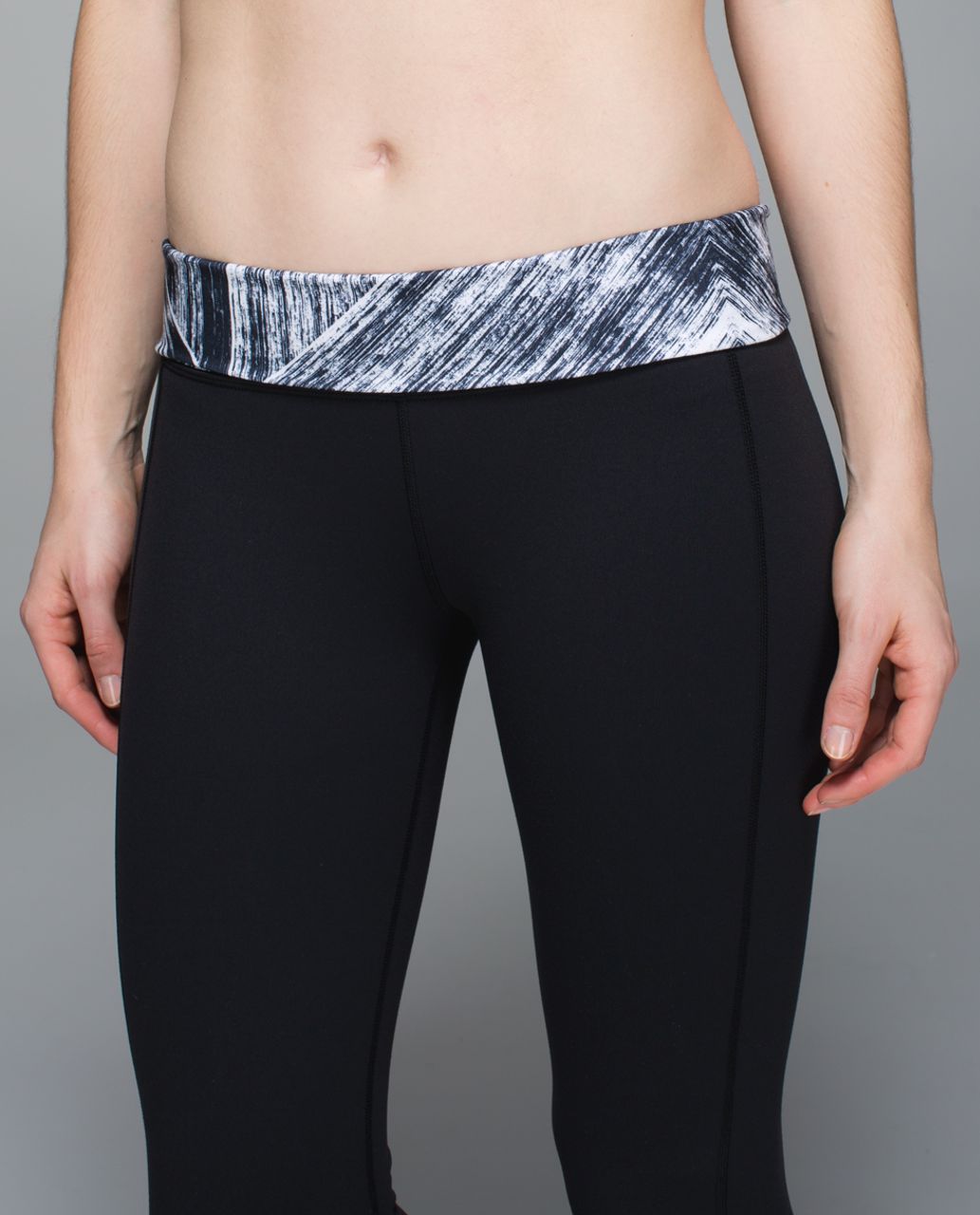 Lululemon Skinny Groove Pant II (Roll Down) - Black / Heat Wave White Black