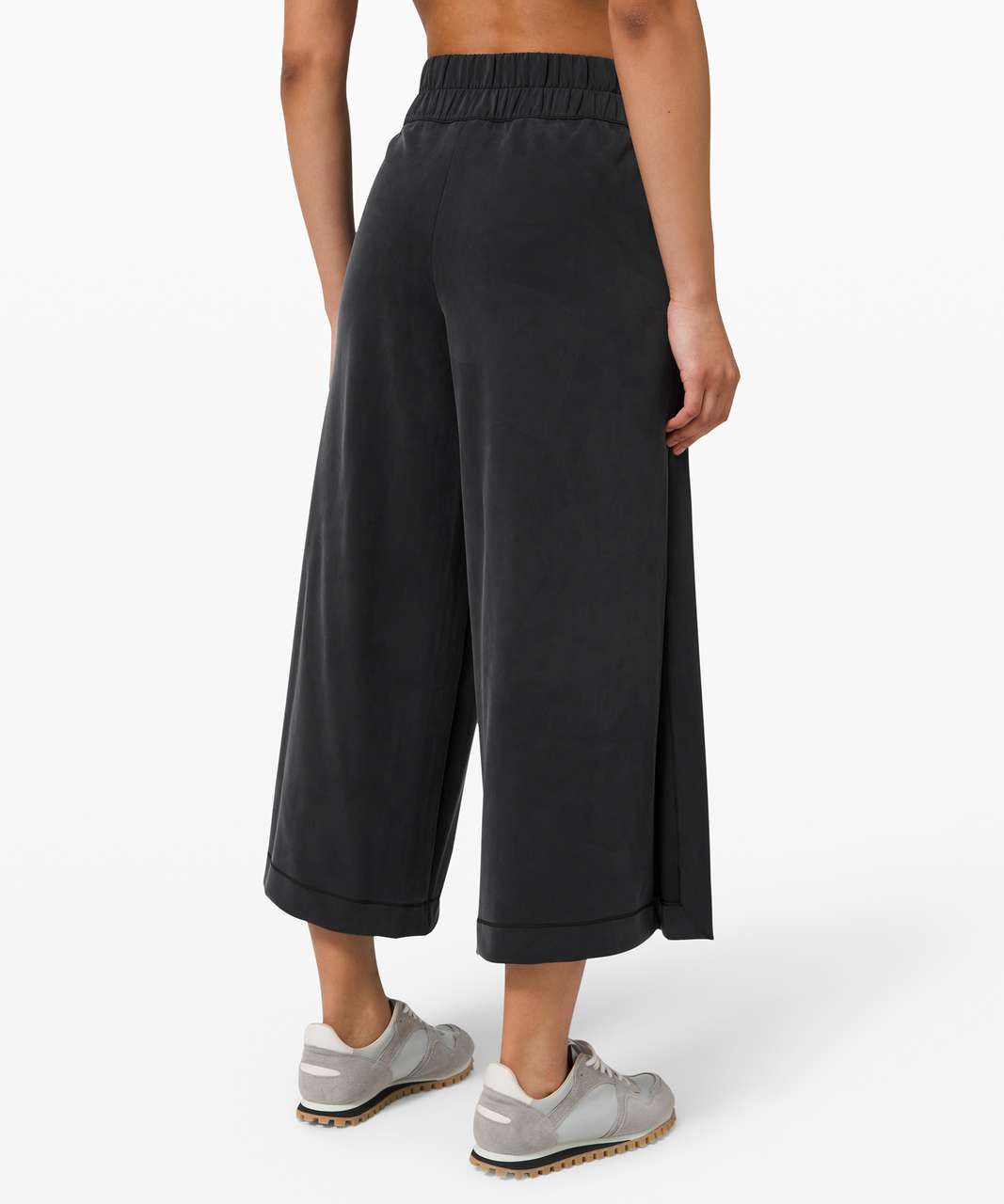 Lululemon Seek Softness Mid Rise Crop - Black