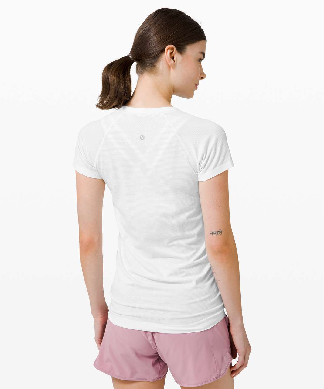 lululemon University of Michigan Women's White Swiftly Tech Short Sleeve  2.0 Shirt