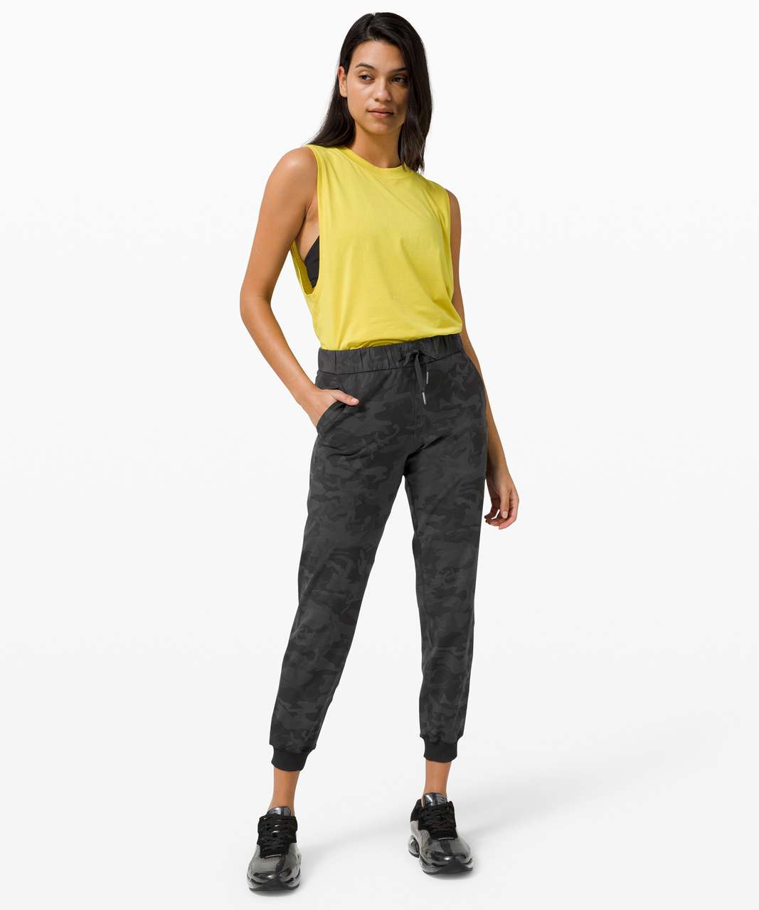 Lululemon On the Fly Jogger *Luxtreme 25” size 2 - $46 - From Candice