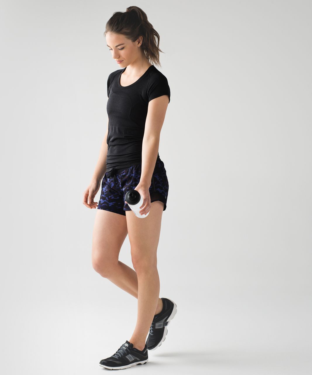 Lululemon Hotty Hot Short (Long) - Mini Hounds Camo Emperor Blue Black / Black