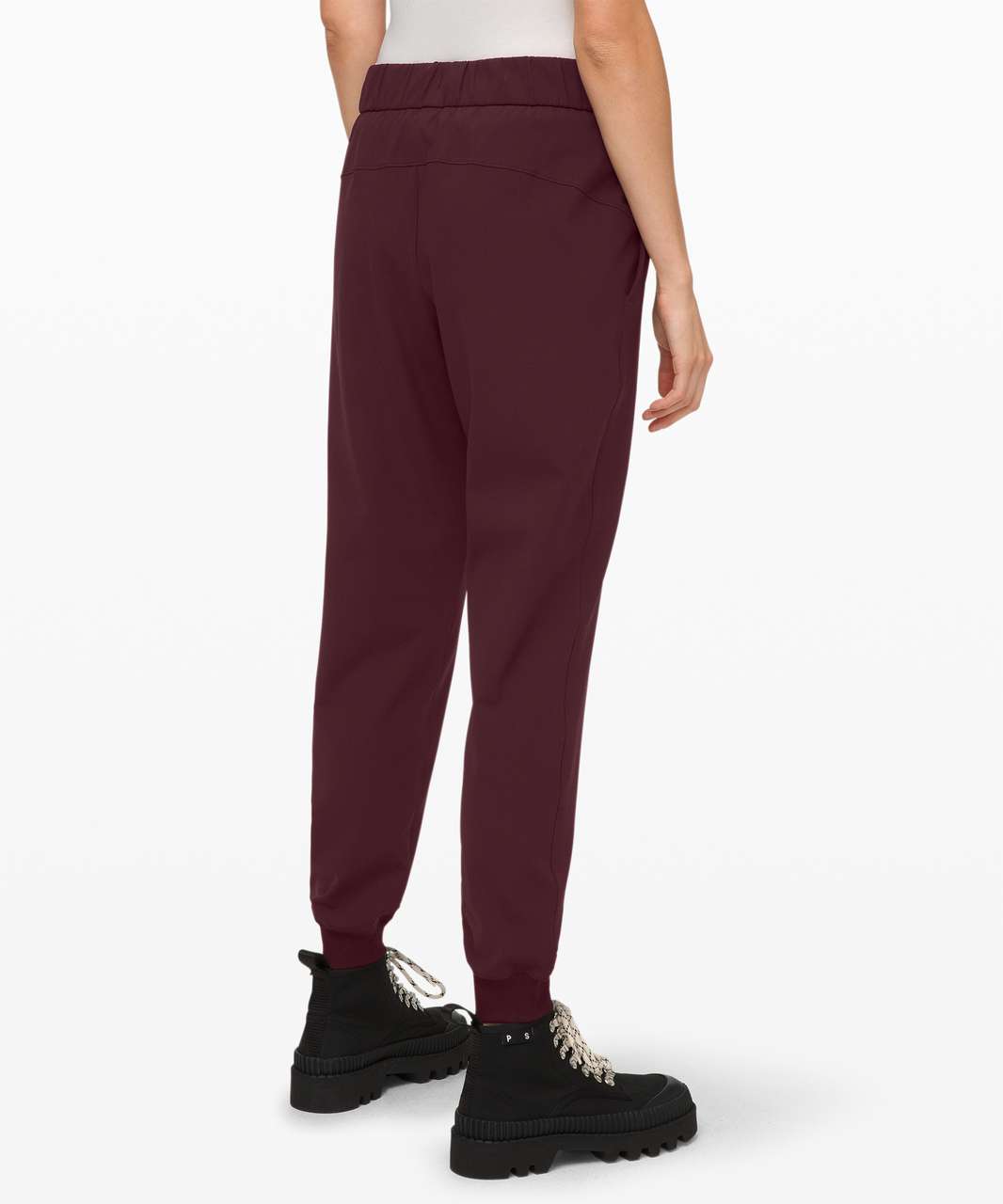 2]Lululemon On The Fly Jogger *Woven-Cassis Size 2, Women's Fashion,  Activewear on Carousell