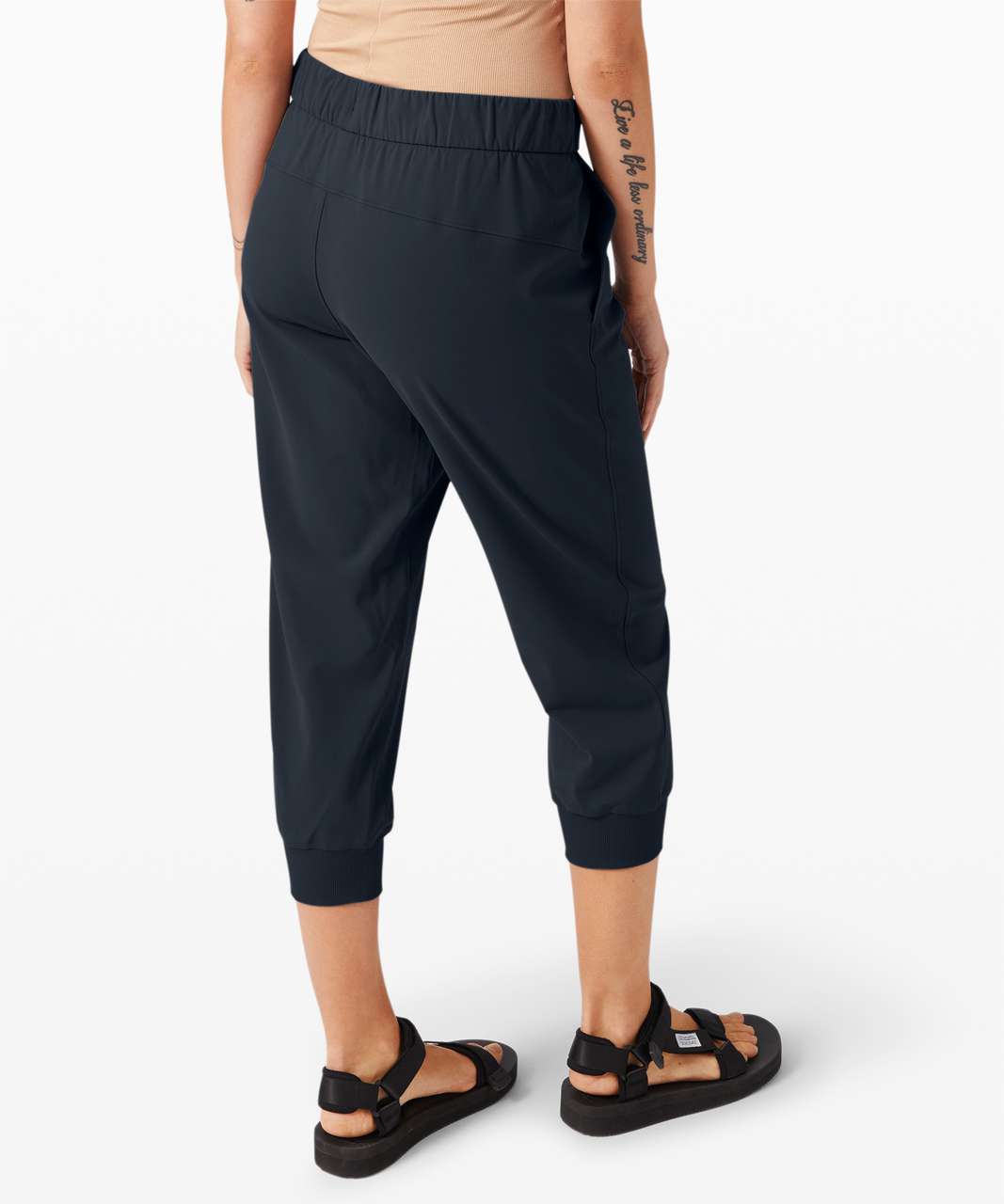 6] lululemon wanderer cropped jogger navy, Women's Fashion