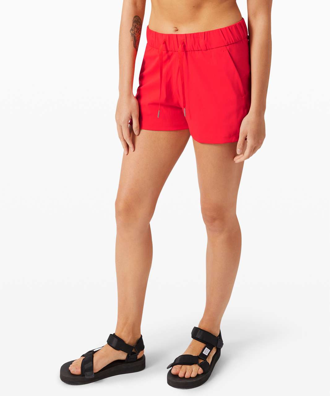 Lululemon On the Fly Short *2.5 - Carnation Red - lulu fanatics