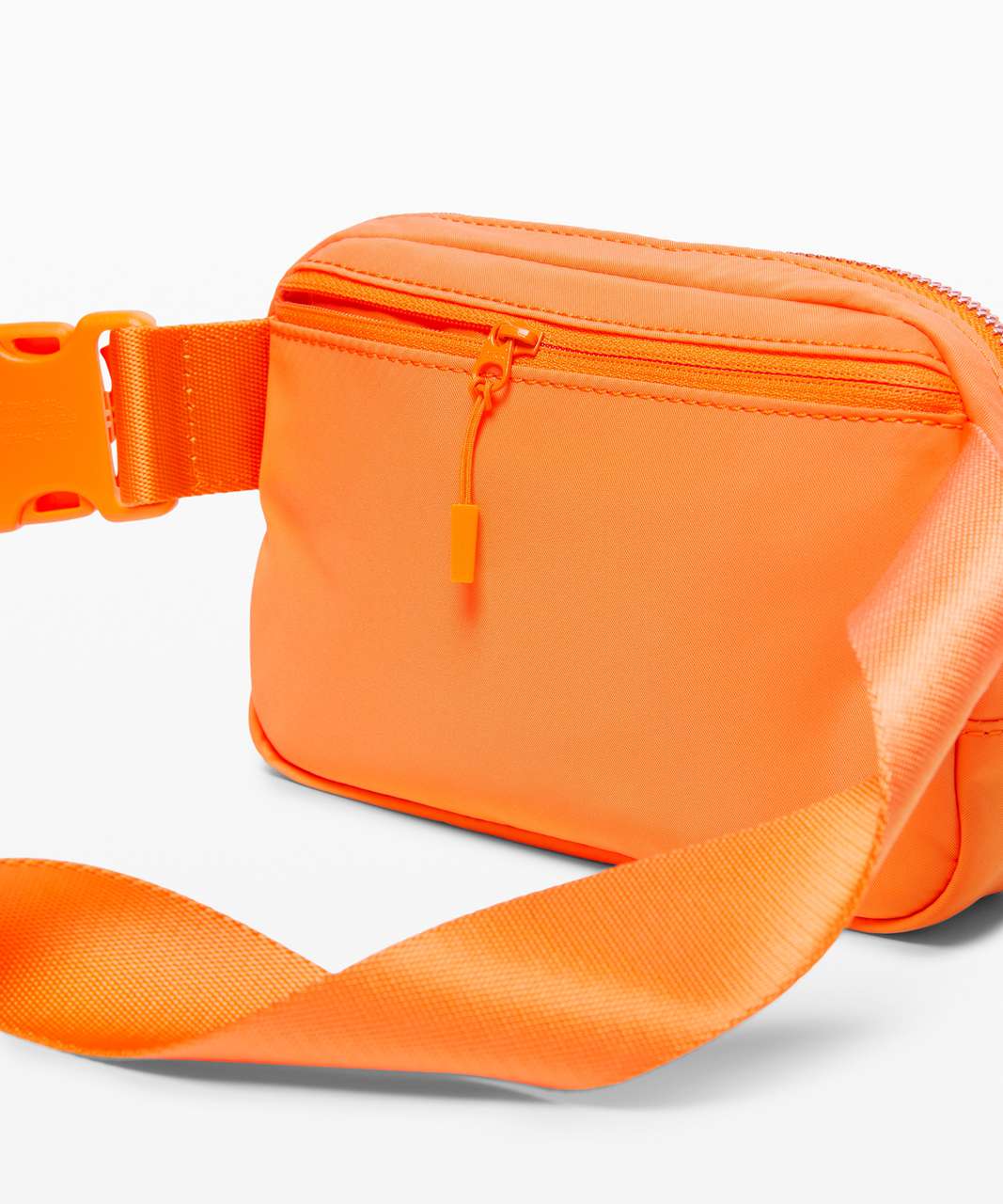 Lululemon Athletica Everywhere Belt Bag 1L, (Solar Orange/White), one size  : : Clothing, Shoes & Accessories