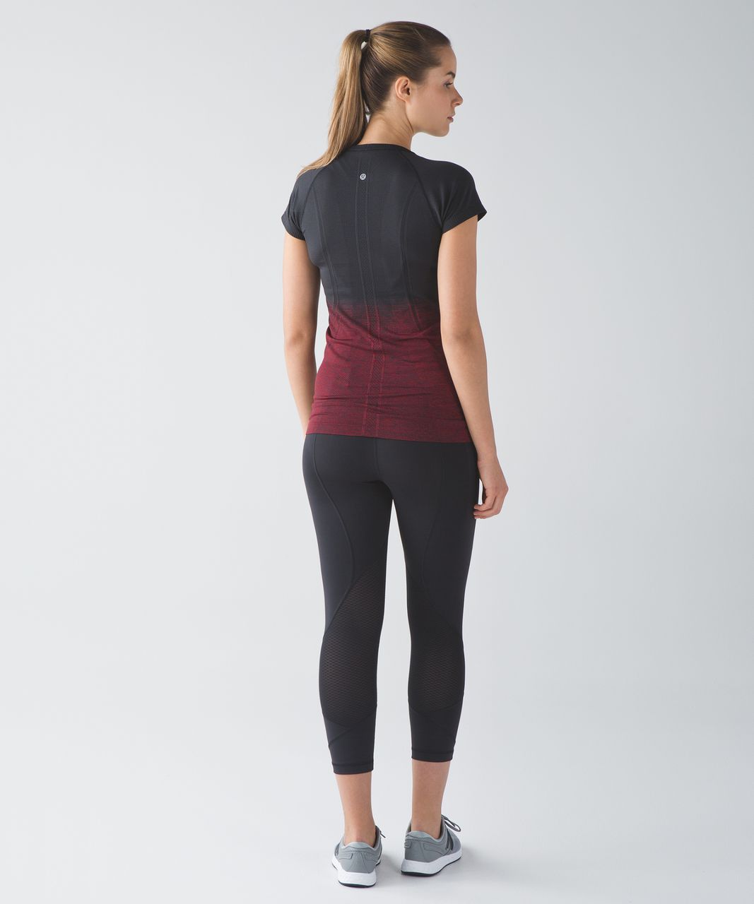 Lululemon Swiftly Tech Short Sleeve Scoop (Fan Gear) - Fade True Red Black