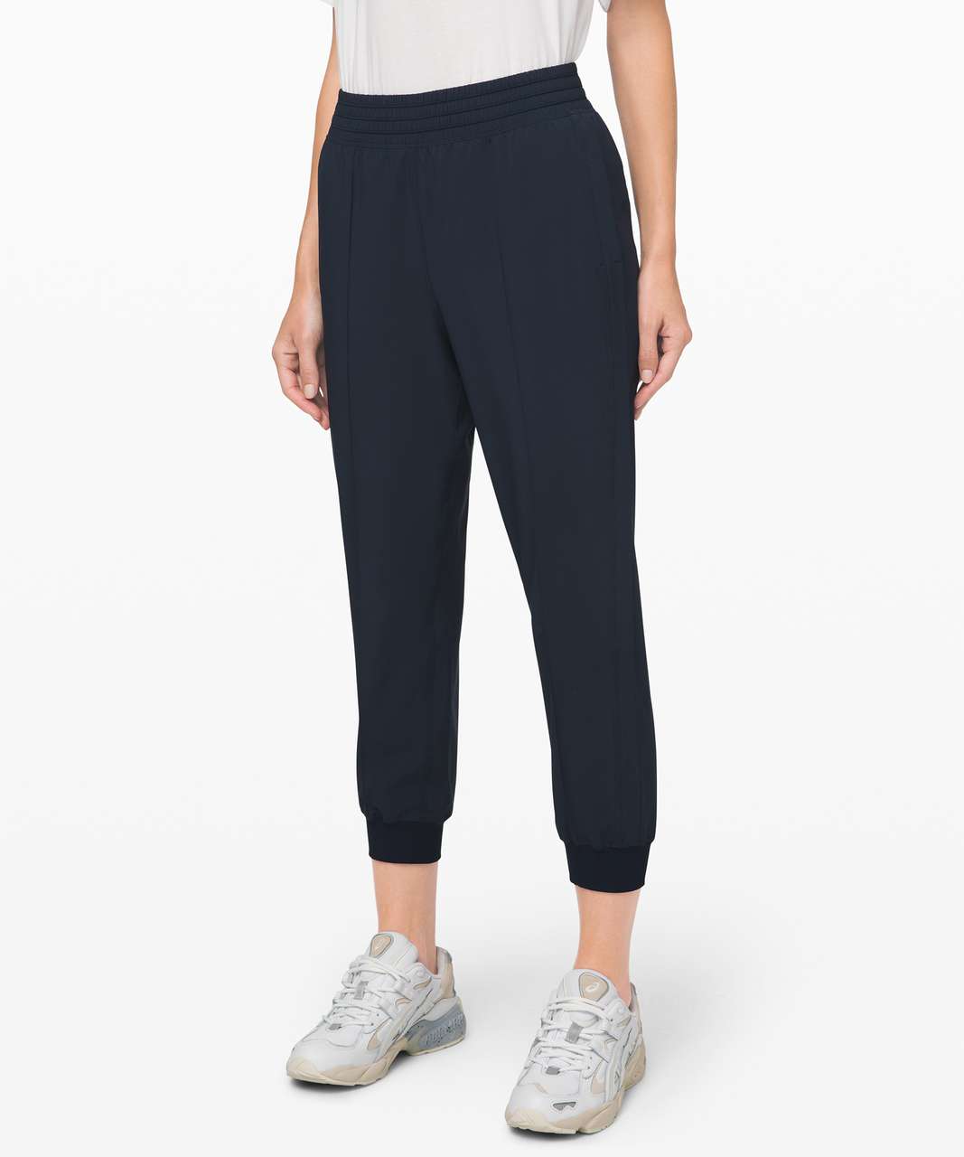 Lululemon wanderer jogger crop black size 2, Women's Fashion, Activewear on  Carousell