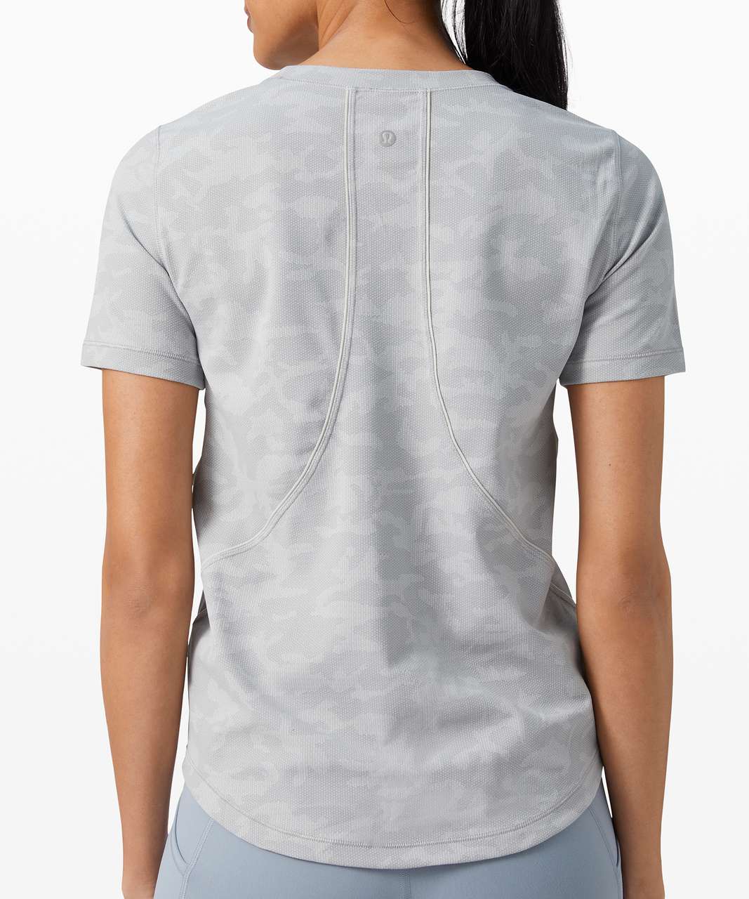 https://storage.googleapis.com/lulu-fanatics/product/55933/1280/lululemon-long-distance-short-sleeve-incognito-camo-ssl-silver-drop-alpine-white-045350-314996.jpg